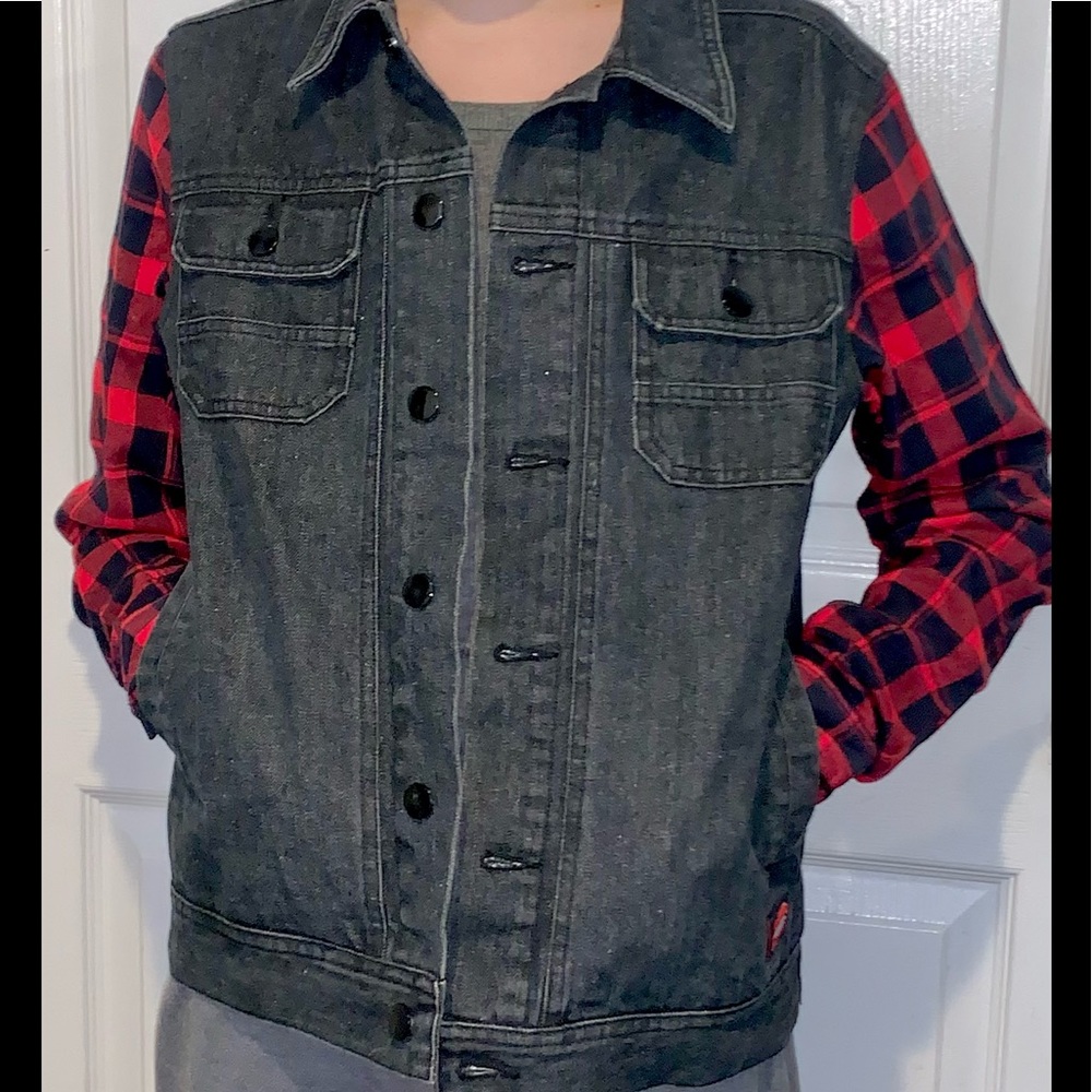 • 100% Cotton KILL Brand Jean Trucker Jacket •